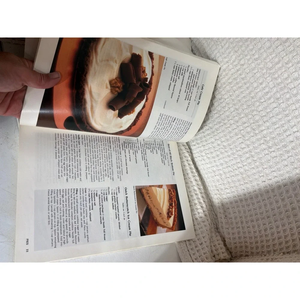 Vintage Unisex Nestle Toll House Recipe Collection Cookbook OS Yellow